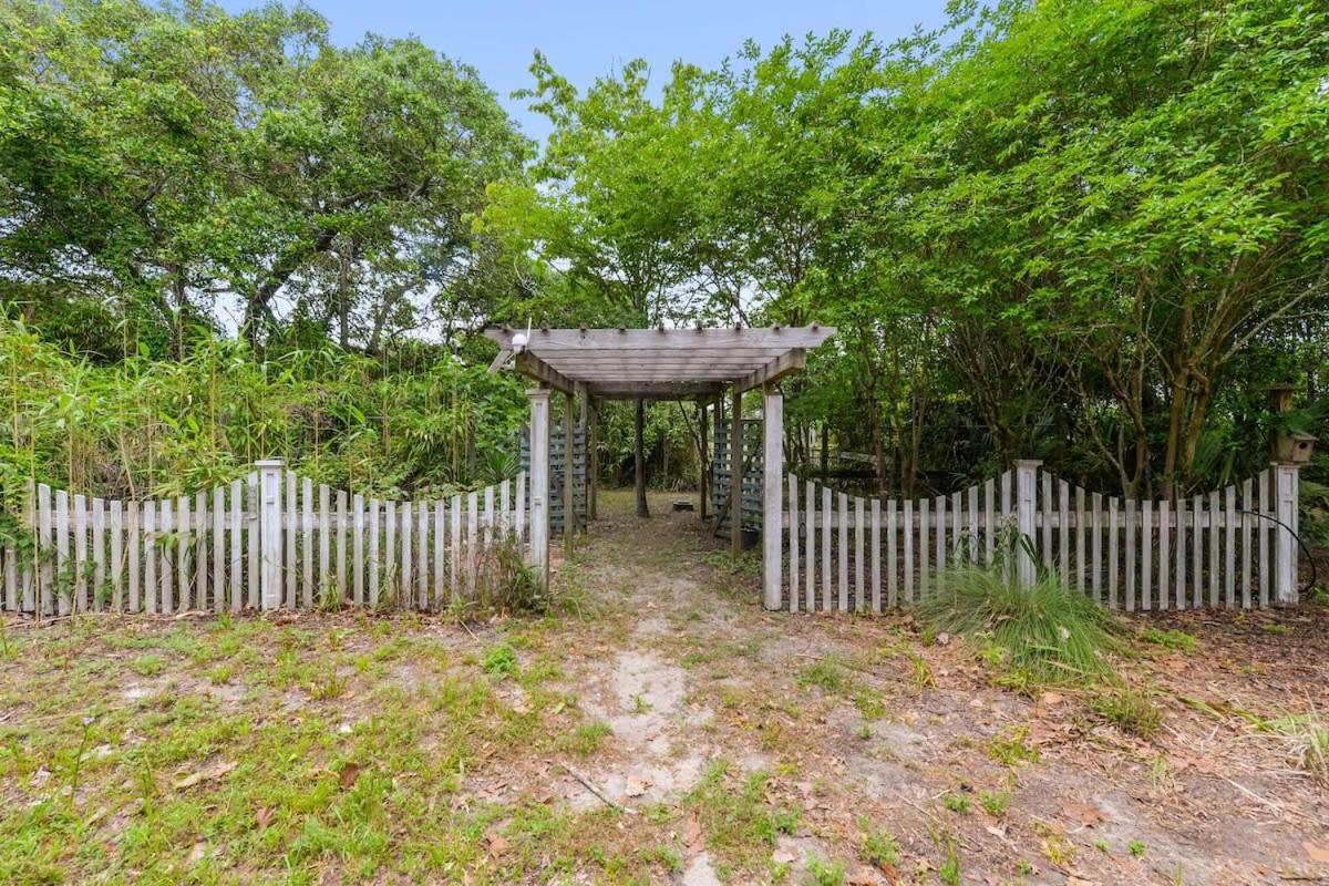 Bare Feet Bungalow -Close To Beach & Dog Friendly กัลฟ์พอร์ต ภายนอก รูปภาพ